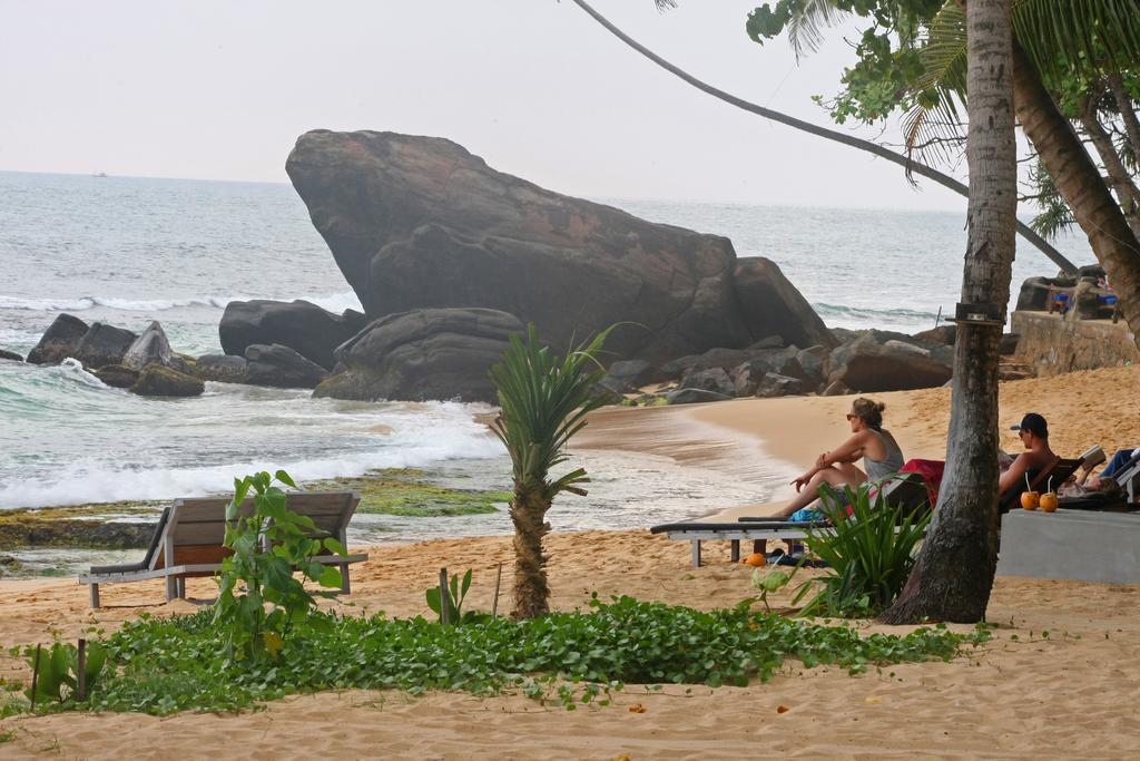 Sayura Beach Hotel Unawatuna Exterior photo